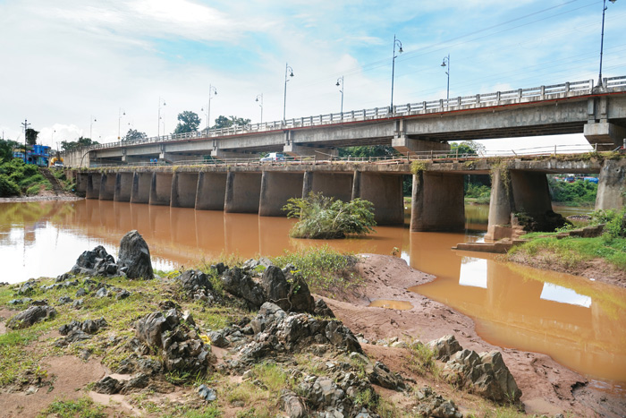 The new bridge built by NMDC over the older one across the Dankini in Dantewada