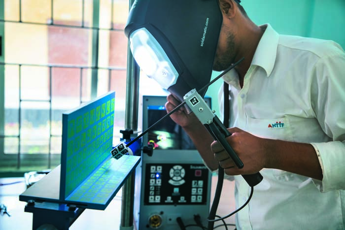 A welding simulator makes learning fun