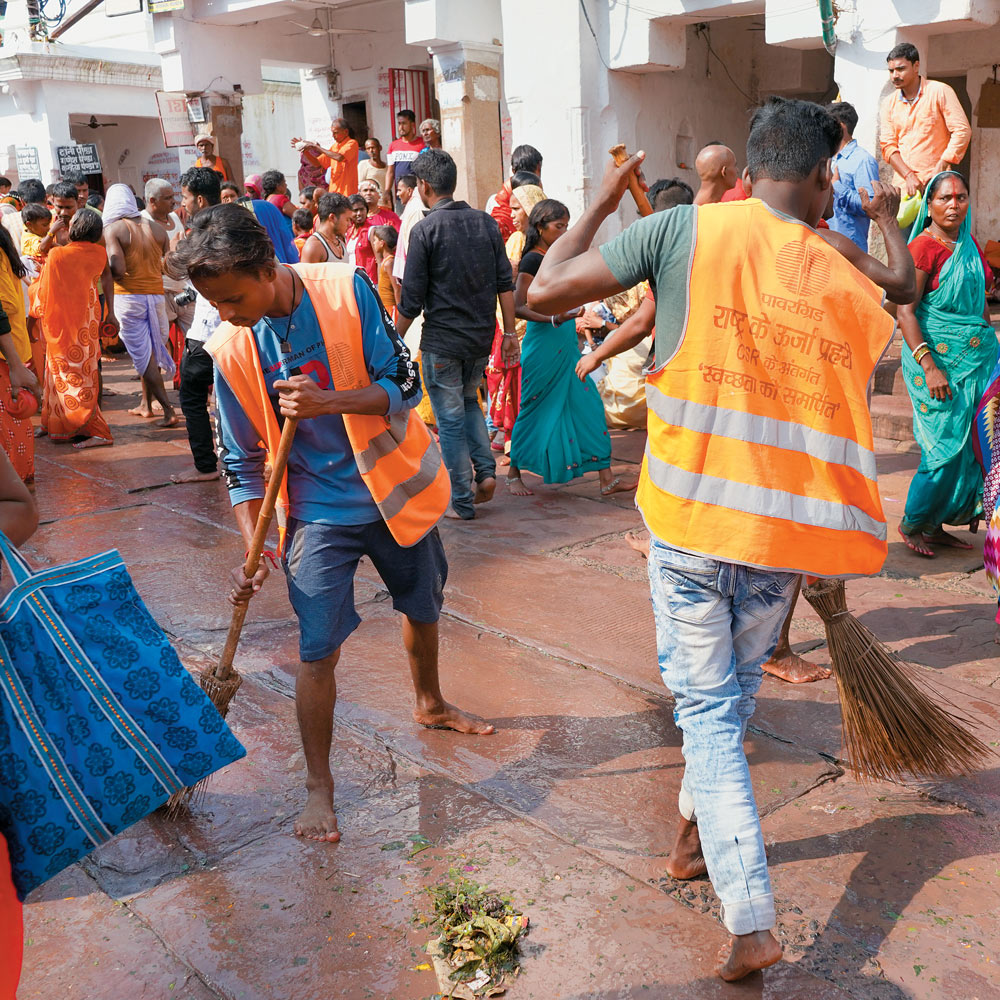 Clean drives
continue throughout the day at Baba Dham
