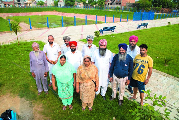 Fully supported by the VDC, a garbage dump that was right in the middle of Mundiya Khurd village,in Ludhiana district, has been turned into a beautiful park with a rejuvenated pond